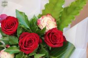 Red roses with bicolor english roses (5 stems)