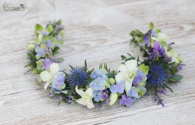 flower delivery Budapest - wrist corsage made of Eryngium, Hydrangea, Dendrobium, statice ( blue)