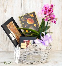 flower delivery Budapest - gift basket with orchids and special chocolates