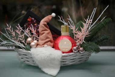 flower delivery Budapest - Christmas gift basket