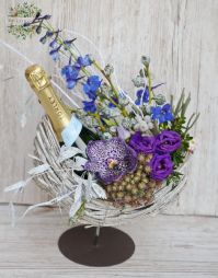 flower delivery Budapest - Crescent moon pot with champagne, flowers