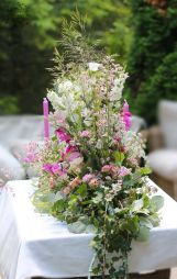 flower delivery Budapest - Main table decoration with wild flowers (pink, white)