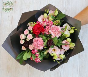 flower delivery Budapest - Elegant bouquet with roses, lisianthuses