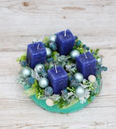 flower delivery Budapest - Advent wreath with blue candles