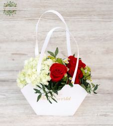 flower delivery Budapest - Red rose hydrangea bag bouquet with chamomile 