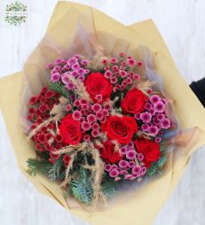 flower delivery Budapest - Red rose bouquet with santin