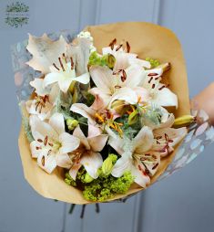 Virágküldés Budapest - Kis liliomos csokor pasztell őszi színekkel