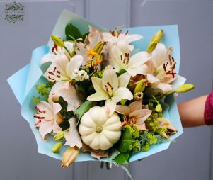 Virágküldés Budapest - Őszi liliomos pasztell csokor tökkel