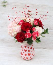 flower delivery Budapest - Heart vase with happy romantic pink -red rose bouquet (11 stems)