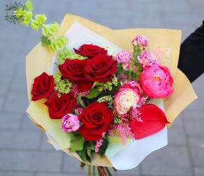 flower delivery Budapest - Modern bouquet with red roses, anthurium, peonies (16 stems)