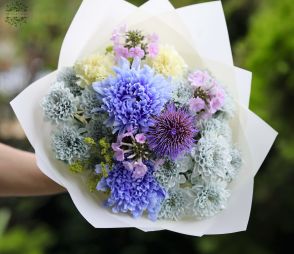 flower delivery Budapest - Summer bouquet with artisjok, colors of the sea