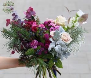 flower delivery Budapest - Purple Gradient Winter Crescent Bouquet