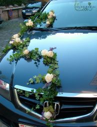 flower delivery Budapest - car flower arrangement garland (rose, cream, purple)