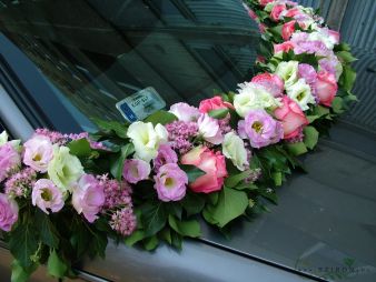 flower delivery Budapest - car flower arrangement garland, only in summer (lisianthus, rose, pink)