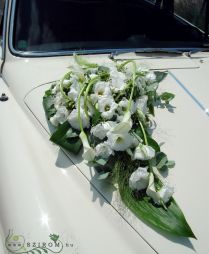 Virágküldés Budapest - Sarok autódísz (liziantusz, kála, sóvirág, fehér)