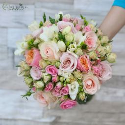 Virágküldés Budapest - Menyasszonyi csokor pasztell rózsákból (rózsa, angol rózsa, bokros rózsa, frézia, rózsaszín, barack, korall, fehér )