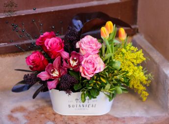 Blumenlieferung nach Budapest - Blumenschale mit Farbverlauf zum Frauentag, bestehend aus Orchidee, Rose, Mimose und Tulpe (12 Stiele)