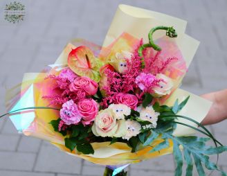 flower delivery Budapest - Cheerful crescent bouquet with eyes (16 strands)