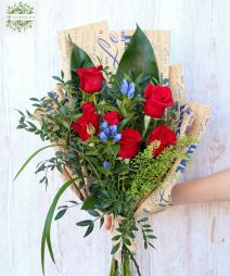 flower delivery Budapest - Red roses with blue gentiana (8 stems)