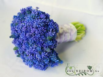 Virágküldés Budapest - menyasszonyi csokor (muscari, kék, lila) csak március árprilis