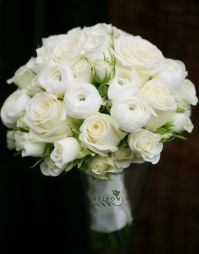 flower delivery Budapest - bridal bouquet (rose, spray rose, buttercup, white) (buttercup winter and spring only)