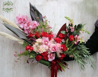 Blumenlieferung nach Budapest - grosser Hlbmond Strauss mit Orchideen und Rosen