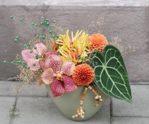 flower delivery Budapest - Autumn arrangement with Vanda orchids and an Anthurium leaf
