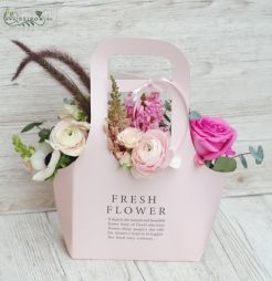 flower delivery Budapest - Spring handbag (8 stems)