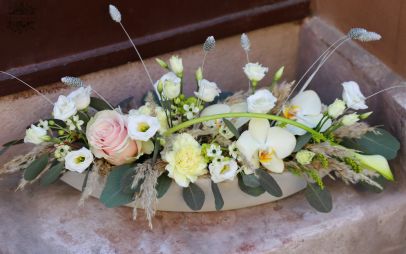 flower delivery Budapest - Mother's day flower boat with orchids (13 stems)