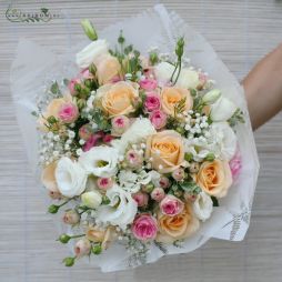 flower delivery Budapest - Peach roses in a light pastel bouquet (20 stems)