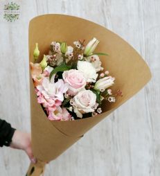 flower delivery Budapest - Pink bouquet in kraft paper cone (11 stems)