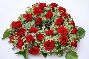 szív forma 30 vörös rózsából