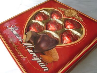 Szamos marzipan heart-shaped dessert (chocolate) (130g)