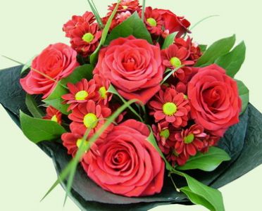 5 rote Rosen mit 5 rote Chrysantheme (25cm)