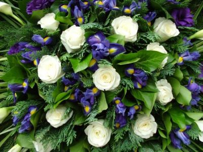 standing wreath with roses, irises and callas (1.2 m)