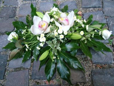 urn arrangement with orchids (40 cm)