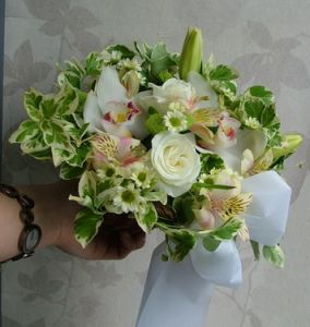 mixed white flowers with euonymuses in a small basket (35 cm)