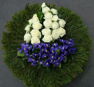 dome wreath with a chosen flower pattern (you can see a boat in this one) (1 m)