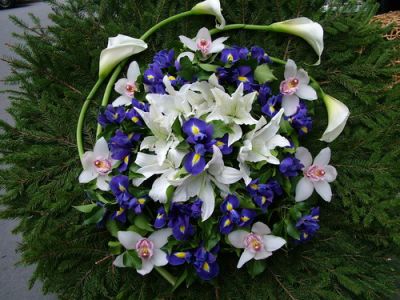 standing wreath with white lilies, callas and irises (1.2 m)