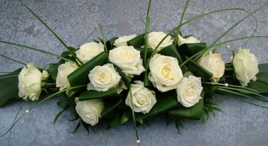 ravataldísz fehér rózsából (70cm)