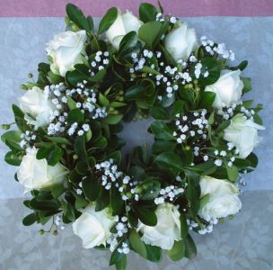 urn wreath with white roses and gypsophilla (30cm)