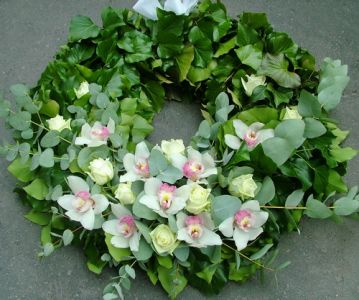 ivory wreath with orchids, roses (65cm)