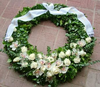 big ivory wreath with roses, orchids (80cm)