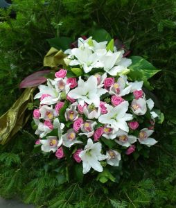 standing wreath with a head part, made of roses, orchids and lilies (1,2m)