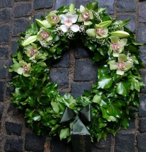 green orchids on ivy wreath (70 cm)