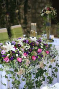Főasztaldísz Bélapátfalva (rózsa,liliom, liziantusz, sedum, kasvirág, őszirózsa, lila, rózsaszín, fehér), esküvő