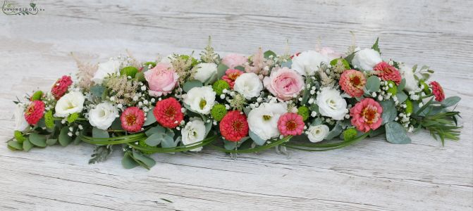 Main table centerpiece Mókus Restaurant English rose, lisianthus, chrysanthemum, zinnia, white, apricot, pink, green, wedding