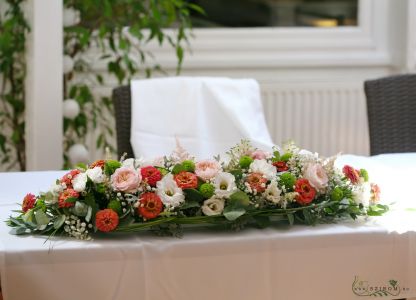 Main table centerpiece Mókus Budapest (english rose, lisianthus, chrysanthemum, zinnia, white, peach, pink, green), wedding