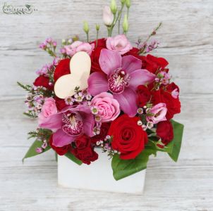 Romantic flower cube (16 stems)