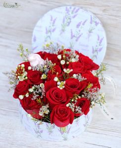 Red rose box with ceramic bunny (15 stems)